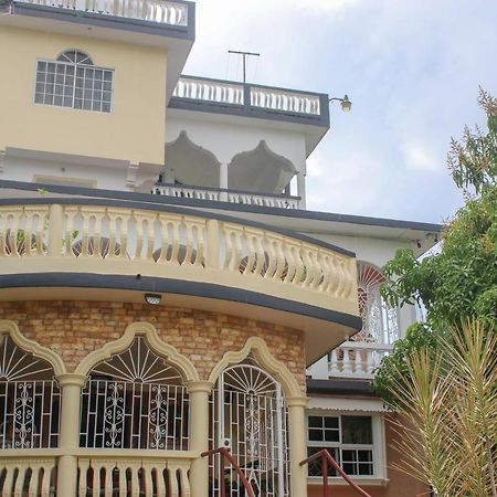 Van Villa Guesthouse Negril Exterior foto